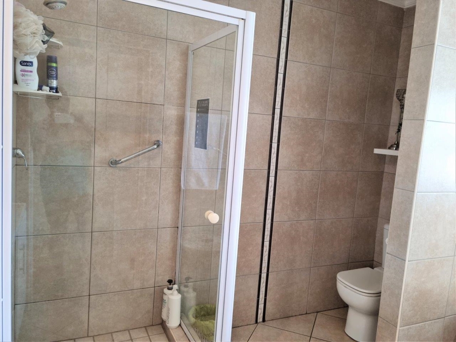 5 Bedroom Property for Sale in Melodie North West